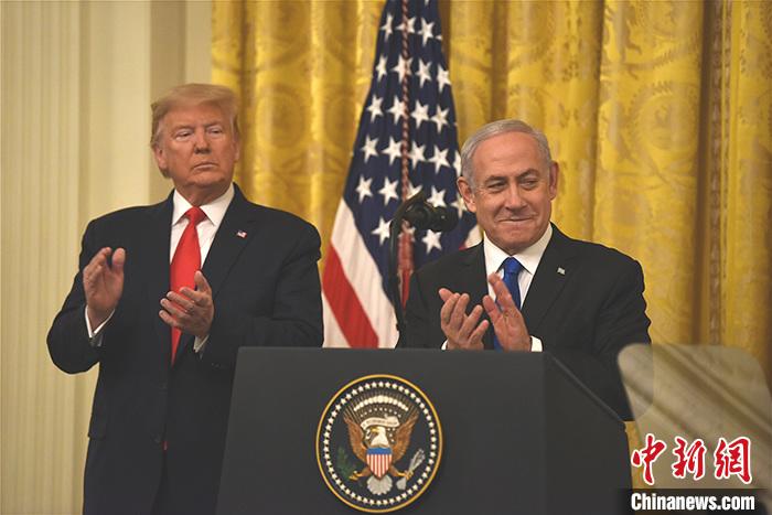 当地时间1月28日，美国总统特朗普和以色列总理内塔尼亚胡在白宫举行联合发布会，宣布所谓推动解决巴勒斯坦与以色列问题的“世纪协议”。/p中新社记者 陈孟统 摄